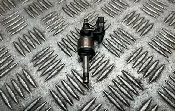 Seat Arona Fuel injector 05C036E