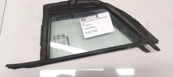 Toyota Yaris Front door vent window glass four-door 