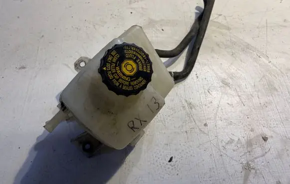 Lexus RX 450H Brake fluid reservoir 240400