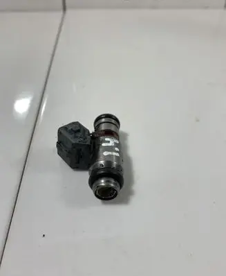 Volkswagen Golf IV Fuel injector 036031C