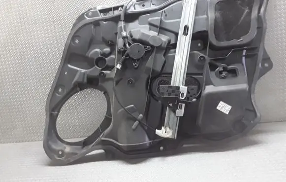 Mazda 3 I Front window lifting mechanism without motor