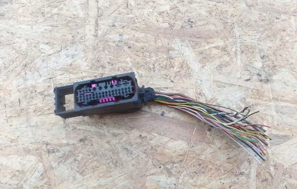 Volkswagen PASSAT B5 ABS module connector plug 8E0973042A