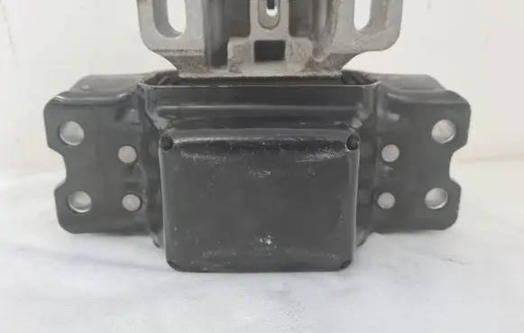 Volkswagen Golf V Engine mount bracket 1K0199555