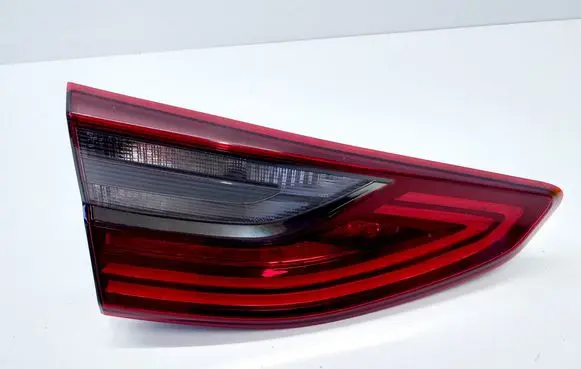 Tailgate rear/tail lights