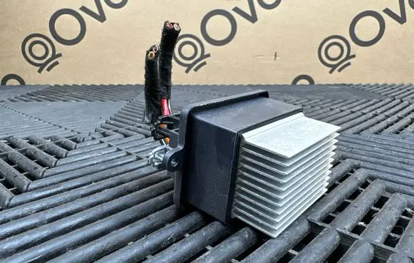 Peugeot 3008 II Heater blower motor/fan resistor 0067008