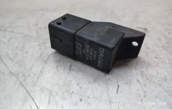 Glow plug pre-heat relay