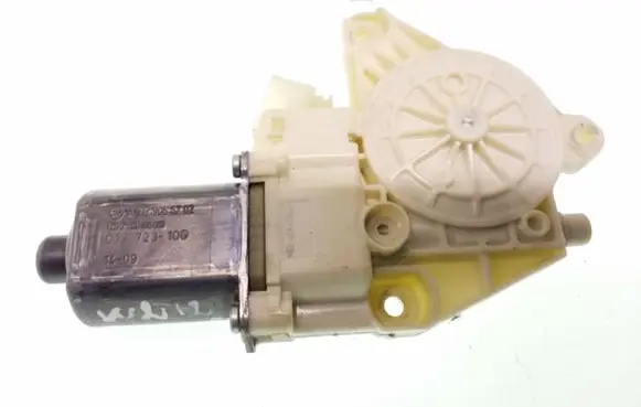 Mercedes-Benz E W212 Front door window regulator motor A2129066702 0130822636