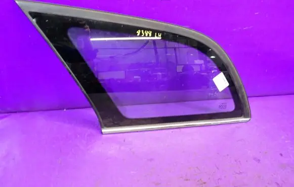 Toyota Avensis Verso Rear side window