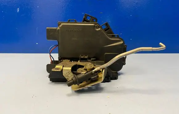 Audi A6 S6 C5 4B Rear door lock 4B08390158