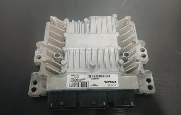 Volvo V70 Engine control unit/module 5WS40608ET 31269189