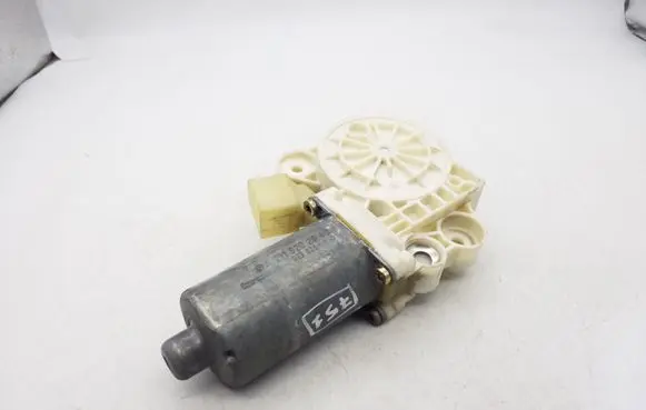 Mercedes-Benz E W211 Front door window regulator motor A2118202942 0130821970