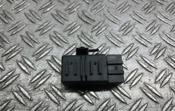 Volkswagen Polo IV 9N3 Seat heating relay 6R0959772