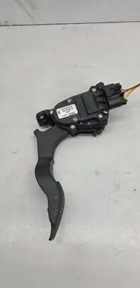 Ford Fusion Accelerator throttle pedal 6PV00856700 2S619F836AA