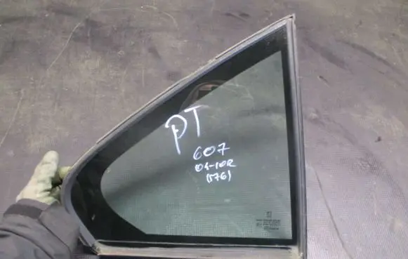 Peugeot 607 Front triangle window/glass 