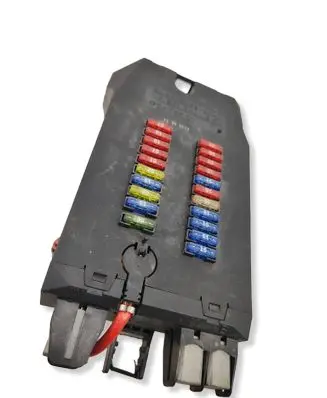Mercedes-Benz Sprinter W901 W902 W903 W904 Fuse module A9015400350 04102010 0473521