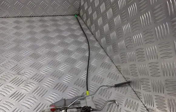 Peugeot 107 Front door lock