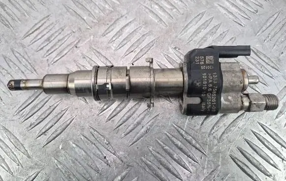 BMW 7 F01 F02 F03 F04 Fuel injector 7585261