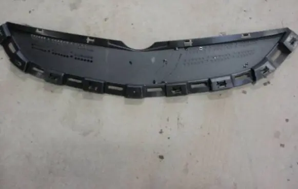 Opel Zafira C Front bumper upper radiator grill 20802922