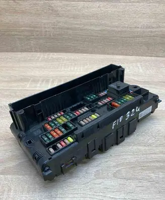 BMW 5 F10 F11 Fuse module 9234421 923442101