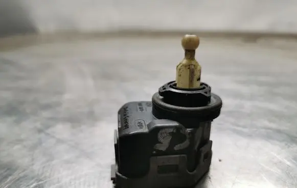 Audi A6 S6 C5 4B Headlight level adjustment motor 6Y0941295