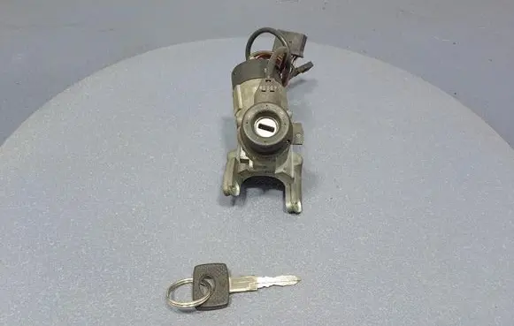 Mercedes-Benz Sprinter W901 W902 W903 W904 Ignition lock A0005458108