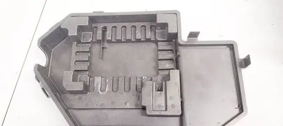 Audi A4 S4 B7 8E 8H Fuse box cover 8E0035619