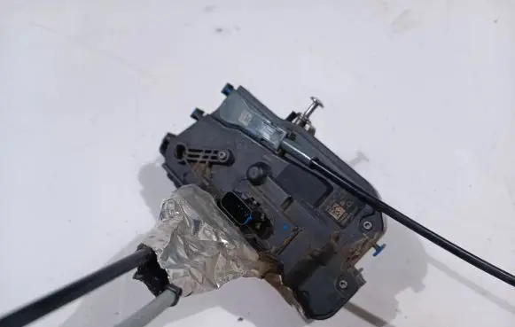 Ford Explorer VI Front door lock LB5A-A21812-AD