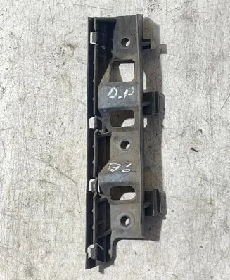 Volkswagen PASSAT B6 Front bumper mounting bracket 3C0807184