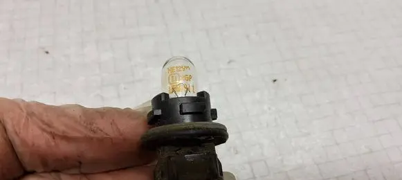 Toyota Avensis T250 Headlight/headlamp bulb 