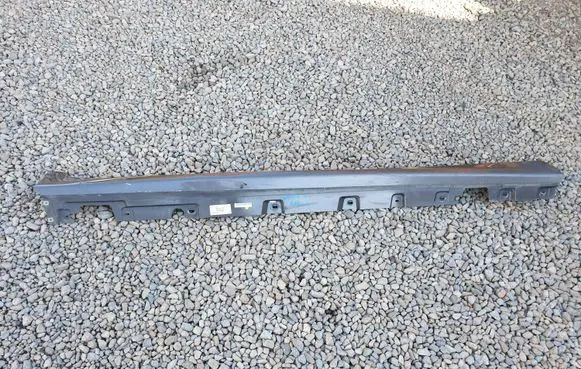 Foot area side trim