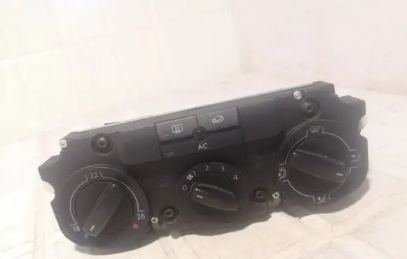 Volkswagen PASSAT B6 Climate control unit