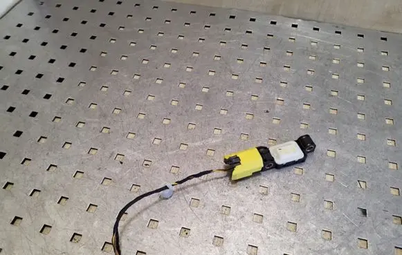 Volkswagen Phaeton Airbag deployment crash/impact sensor 4B0959643E