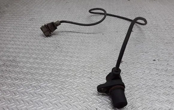 Volkswagen PASSAT B5 Crankshaft position sensor 0261210140