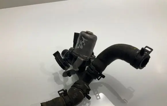 Mercedes-Benz E W212 Coolant heater control valve A6512000431 4012229C 6512000431