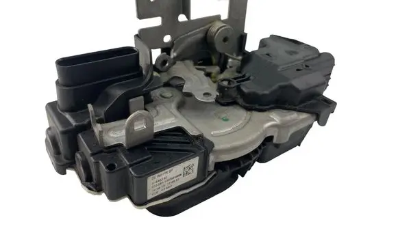 Volvo V40 Front door lock 31440392