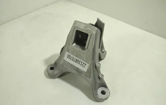 Engine mounting bracket