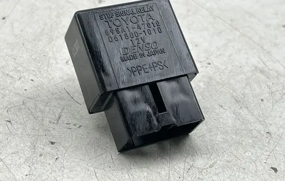 Toyota Avensis T270 Other relay 895A147010