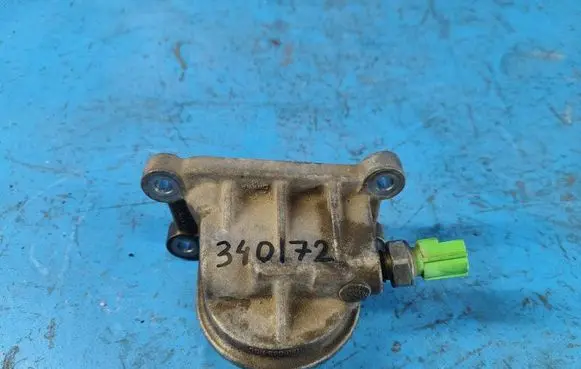 Ford Mustang VI Oil filter mounting bracket FR3Z6881J