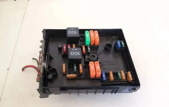 Volkswagen Caddy Fuse box set 1k0937125a