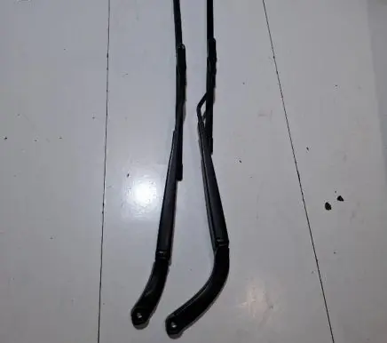 Ford Mustang VI Front wiper blade arm FR3B17B589AA FR3B17C495AA
