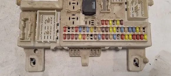 Ford Focus Fuse module 4M5T14A073DH 519100705 00090479