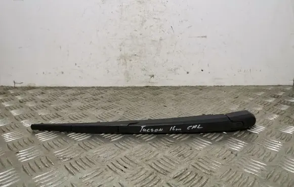 Hyundai Tucson TL Rear wiper blade arm