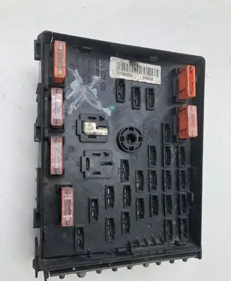 Volkswagen PASSAT B6 Fuse module 3C0937125 63592777
