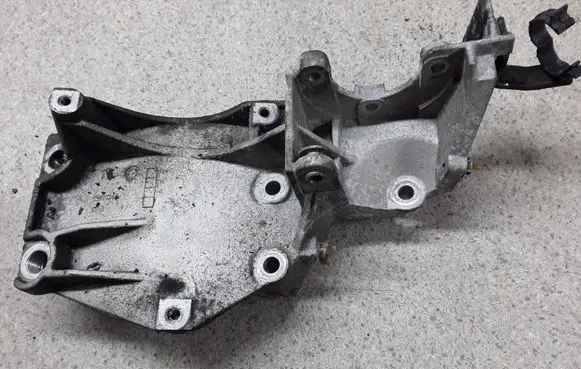 Alfa Romeo 159 Generator/alternator bracket 55197248