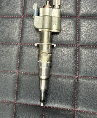 BMW 3 E90 E91 Fuel injector 7589048 758904807 10181010