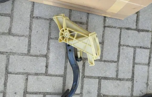 BMW 7 E65 E66 Brake pedal 6752517
