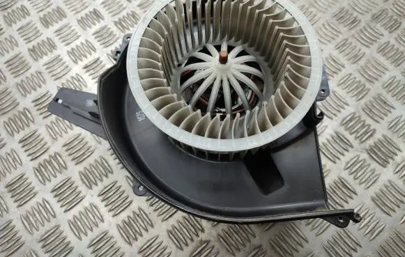 Audi A1 Heater fan/blower 6R1819015