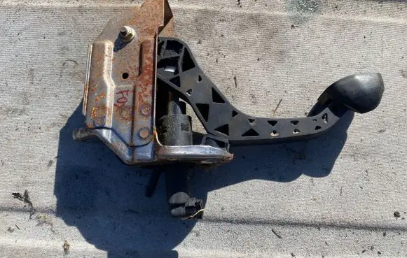 Volkswagen Fox Clutch pedal 6Q1721059F