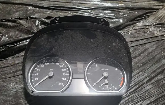 BMW 1 E81 E87 Speedometer (instrument cluster) 1041568