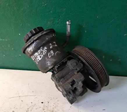 Toyota Corolla Verso AR10 Power steering pump